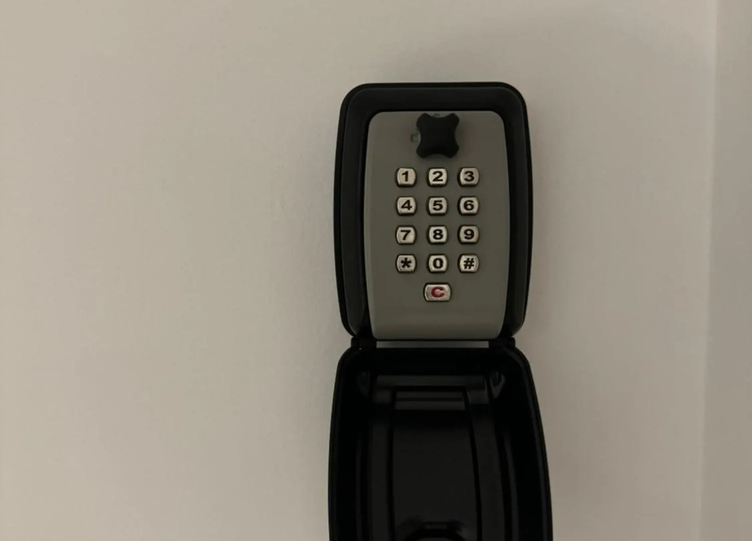 6 Milano Apartment contacts